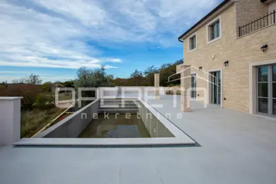 House for sale in Sveti Lovreč, 210 m² - 2