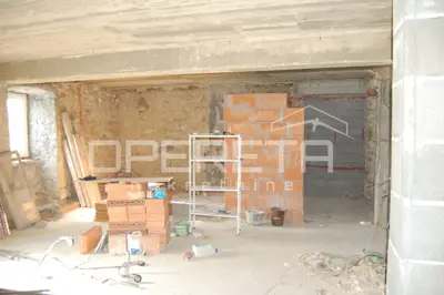 Kuća u centru Drniša, vrt za 4 vozila i novi krov - 5