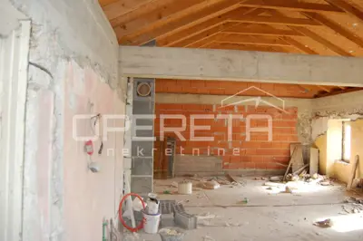 Kuća u centru Drniša, vrt za 4 vozila i novi krov - 7