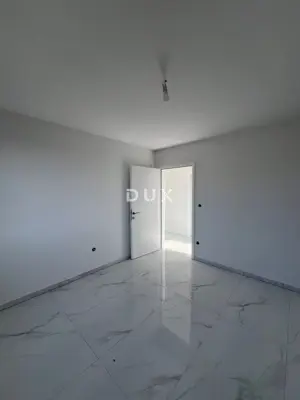 Stan 81,6 m², Poreč - renoviran, okućnica i parking - 9