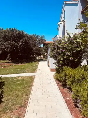 Stan 81,6 m², Poreč - renoviran, okućnica i parking - 8