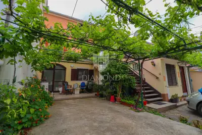 House 132 m², Rovinj - near the center and 3 units