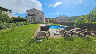 Geräumiges Haus mit Pool in Sveti Lovreč - das perfekte Zuhause für die Familie
