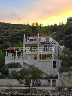 Vila 4 spavaće sobe, Žrnovo na Korčuli, prvi red do mora - 14