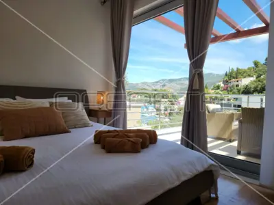 Vila 4 spavaće sobe, Žrnovo na Korčuli, prvi red do mora - 3
