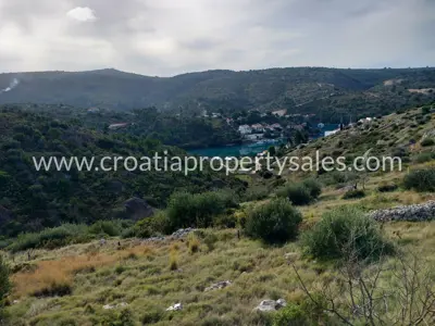 Zemljište 15.800 m², Otok Brač - blizu mora