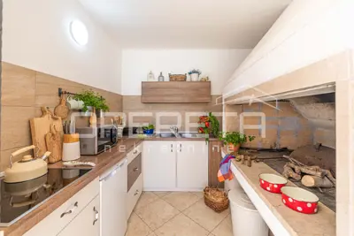 Vila 167 m², Kaštel Kambelovac, pogled na more i bazen - 12