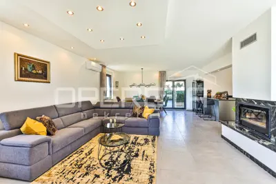 Vila 167 m², Kaštel Kambelovac, pogled na more i bazen - 14