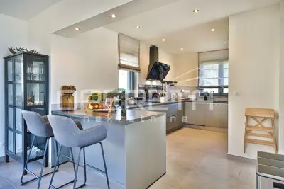 Vila 167 m², Kaštel Kambelovac, pogled na more i bazen - 9