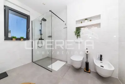 Vila 167 m², Kaštel Kambelovac, pogled na more i bazen - 17