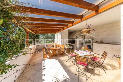 Vila 167 m², Kaštel Kambelovac, pogled na more i bazen - 11