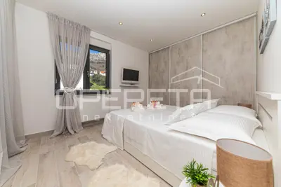 Vila 167 m², Kaštel Kambelovac, pogled na more i bazen - 20