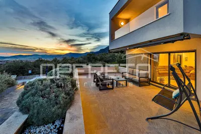 Vila 167 m², Kaštel Kambelovac, pogled na more i bazen - 4