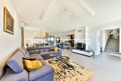Vila 167 m², Kaštel Kambelovac, pogled na more i bazen - 2