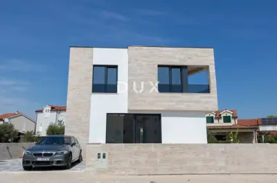 Vodice, Srima, kuća, 134,29 m², s bazenom - 2