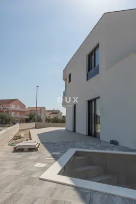 Vodice, Srima, kuća, 134,29 m², s bazenom - 10