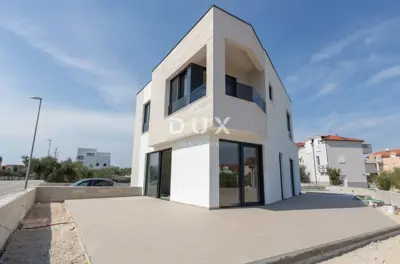 Haus zum Kauf in Srima, 191 m²