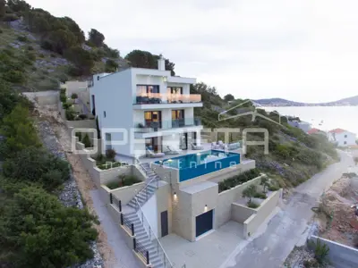 Luksuzna vila s bazenom, 300 m², Zatoglav - 17