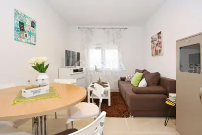 Haus 309 m², Vir - 3 Apartments und Meerblick - 9