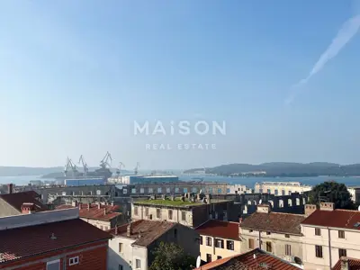 PULA CENTAR, stan s potencijalom blizu arene - 4
