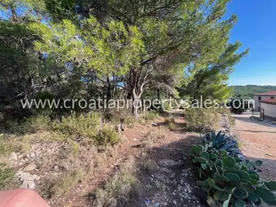 Agricultural land 2,564 m², Otok Vis - southern side - 2