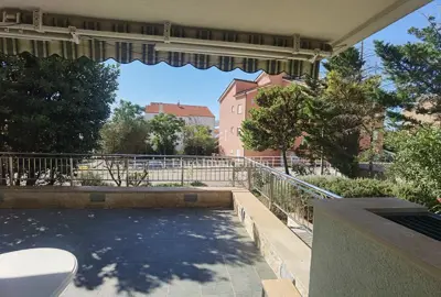 Novalja - prizemlje s terasom i vrtom - 13