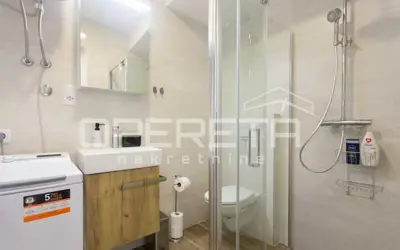 Renovirani studio apartman 30 m² u srcu Kaštel Gomilice - 5