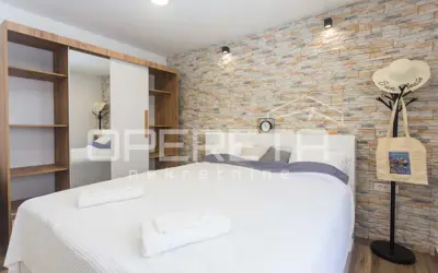 Renovirani studio apartman 30 m² u srcu Kaštel Gomilice - 3