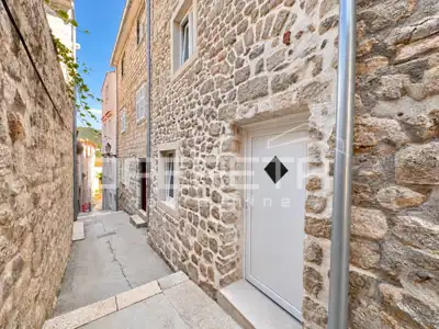 Kuća 110 m², stara gradska jezgra Raba, renovirana 2025.