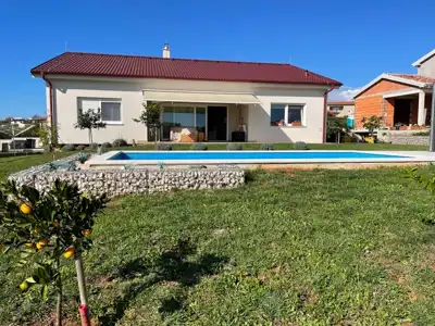 Kaštelir, single-storey house on a spacious yard, opportunity! - 2