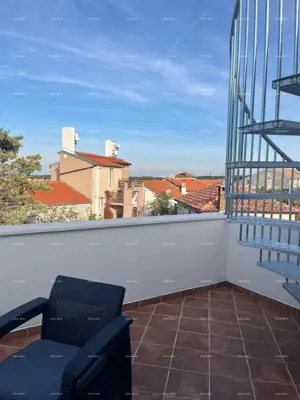 Verkauf - renoviertes Haus an ausgezeichneter Lage mit zwei Apartments und wunderschönem Blick, Medulin!