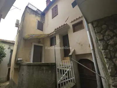 Otok Krk - Dobrinj - kamena kuća u centru mjesta
