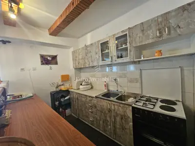Otok Krk - Dobrinj - kamena kuća u centru mjesta - 12
