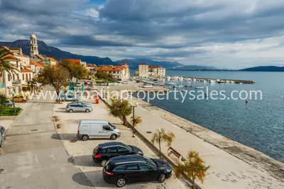 Kuća u Kaštelima, centar i 30 m od mora - 4
