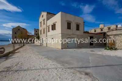 Kuća u Kaštelima, centar i 30 m od mora - 3
