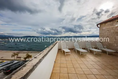 Kuća u Kaštelima, centar i 30 m od mora - 9