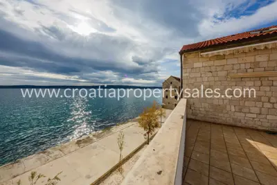 Kuća u Kaštelima, centar i 30 m od mora - 10