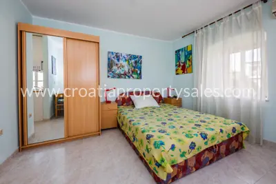 Kuća u Kaštelima, centar i 30 m od mora - 5