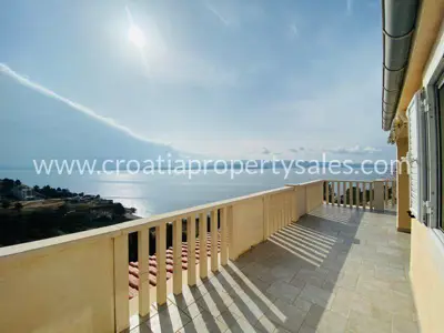 Kuća 100 m², otok Brač - mirna uvala i pogled na more