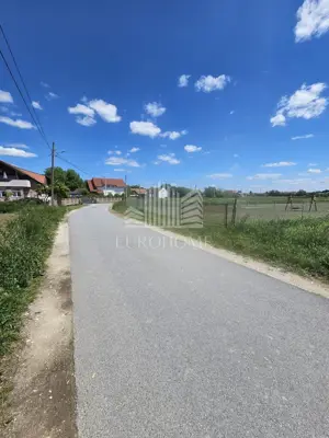 Land 4,061 m², Obrezina - along an asphalt road - 4