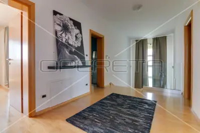 House 400 m², Maksimir - 3 parking spaces - 17