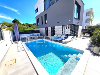 House for sale in Kožino, 197 m²
