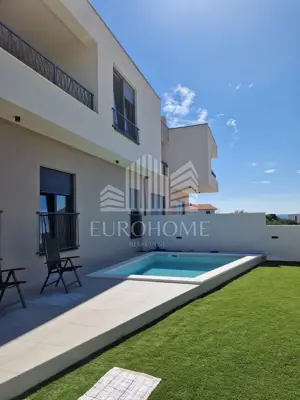 Kuća 241 m², Vodice - bazen i garaža - 3