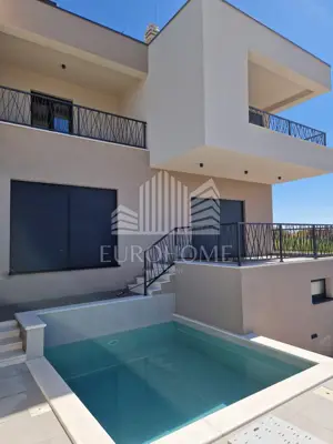 Kuća 241 m², Vodice - bazen i garaža - 2