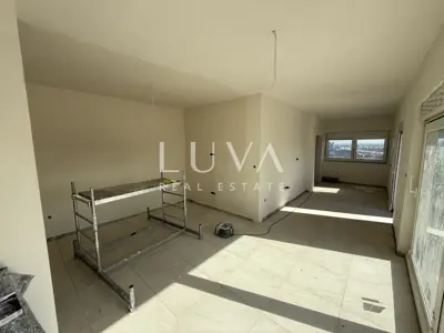 Stan 91,9 m², Jačkovina - trosoban, terasa 82,9 m²