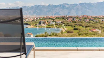 Kuća 341 m², Povljana - pogled na more i bazen - 3