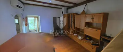House for renovation in the center of Vrsar - only 100 m from the sea - 10