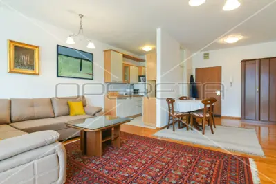 Wohnung 70 m², Martinovka, Garagenstellplatz und Loggia - 3