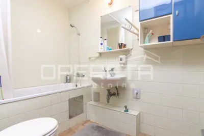 Stan 87 m², Knežija, lift i dvostrana orijentacija - 11
