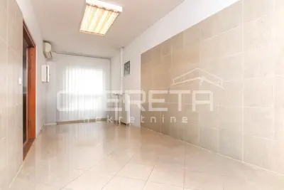 Stan 87 m², Knežija, lift i dvostrana orijentacija